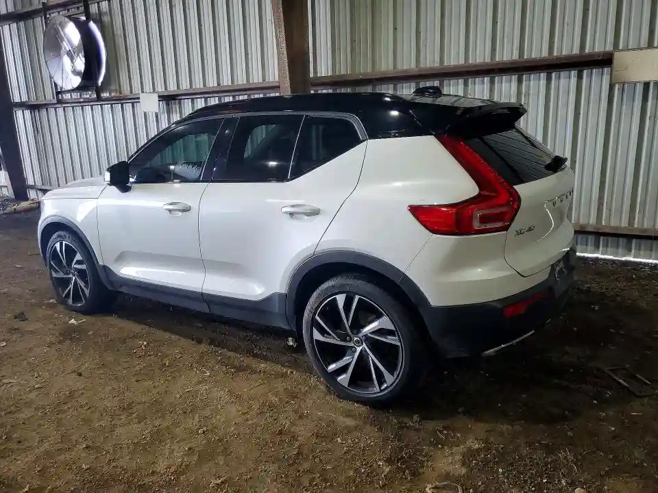 YV4162UM7K2107000 2019 VOLVO XC40-1