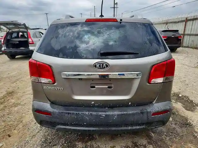 5XYKT3A11BG049939 2011 KIA SORENTO-5
