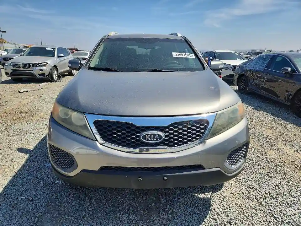 5XYKT4A22BG175662 2011 KIA SORENTO-4