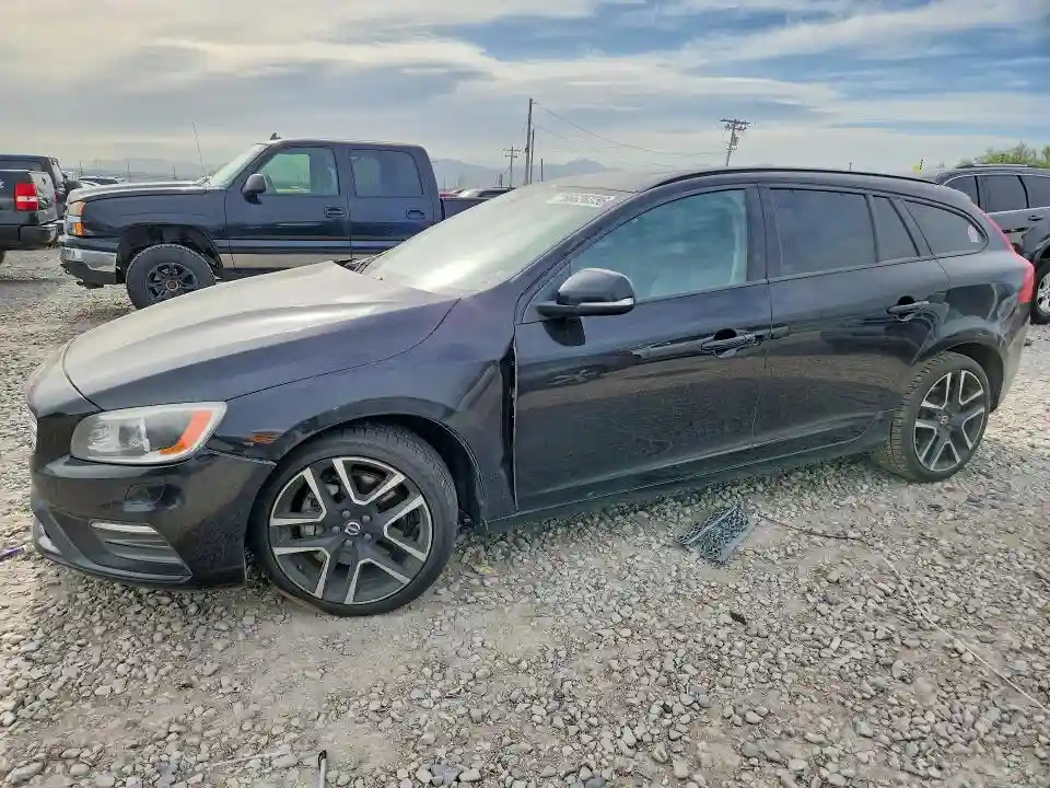 YV140MSLXJ2398009 2018 VOLVO V60-0