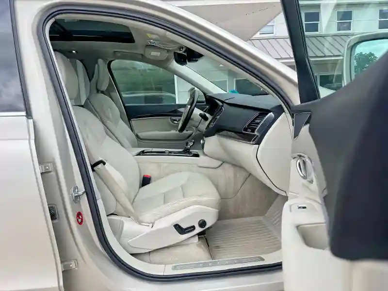 YV4A22PK2G1023590 2016 VOLVO XC90-4