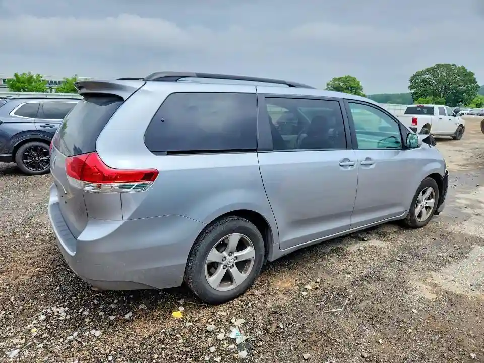 5TDKK3DC8DS391491 2013 TOYOTA SIENNA-2