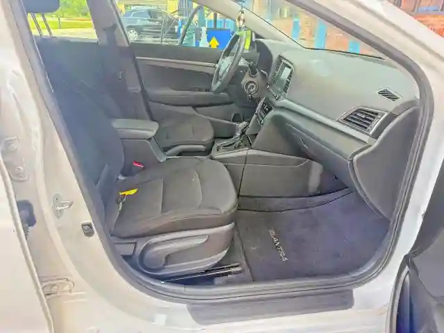 5NPD74LF4JH393624 2018 HYUNDAI ELANTRA-4