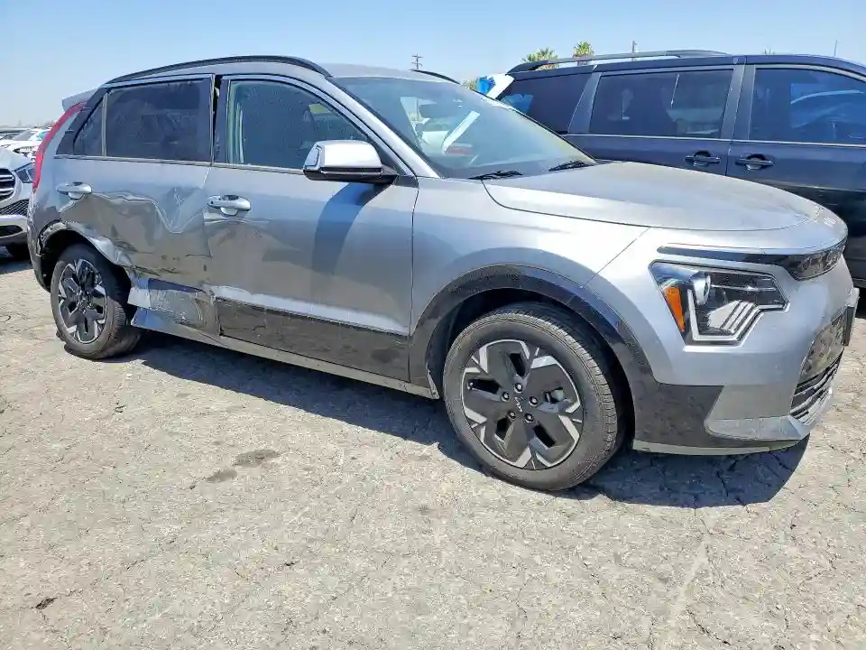 KNDCR3L11P5028654 2023 KIA NIRO-3