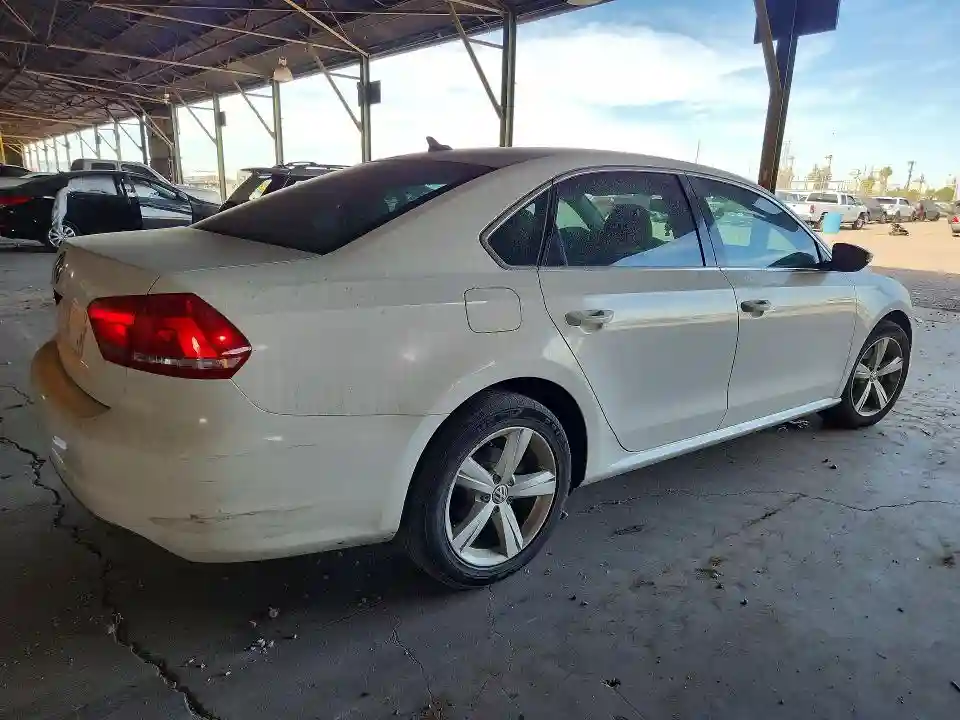 1VWBN7A32CC042827 2012 VOLKSWAGEN PASSAT-2