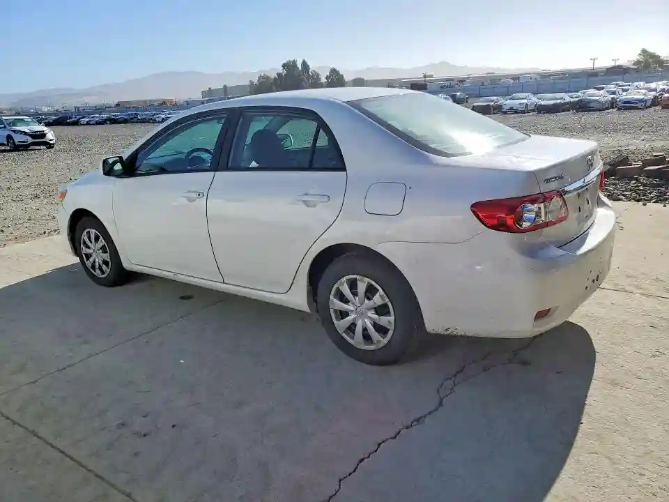 2T1BU4EE9BC585856 2011 TOYOTA COROLLA LE-1