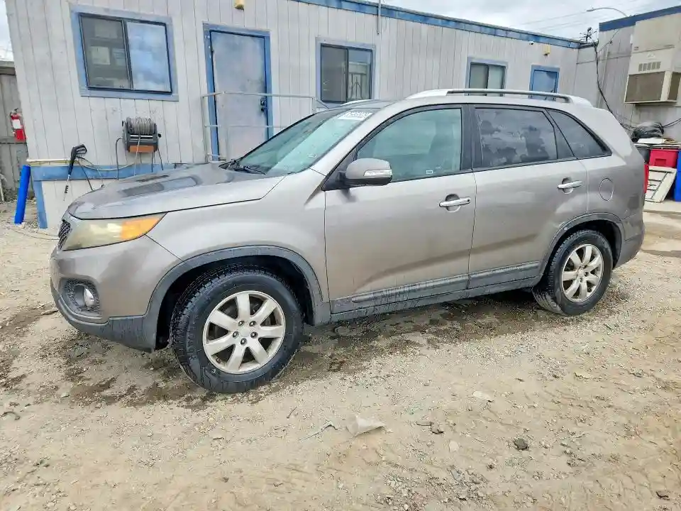 5XYKT3A11BG049939 2011 KIA SORENTO-0