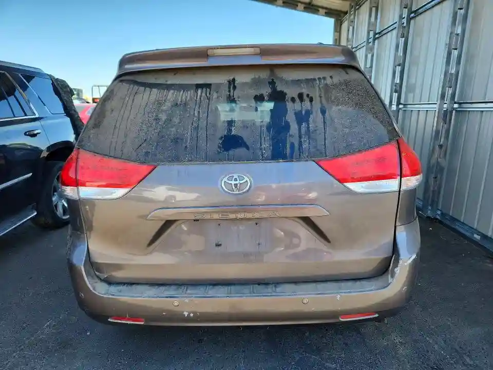 5TDYK3DC1BS174114 2011 TOYOTA SIENNA-5
