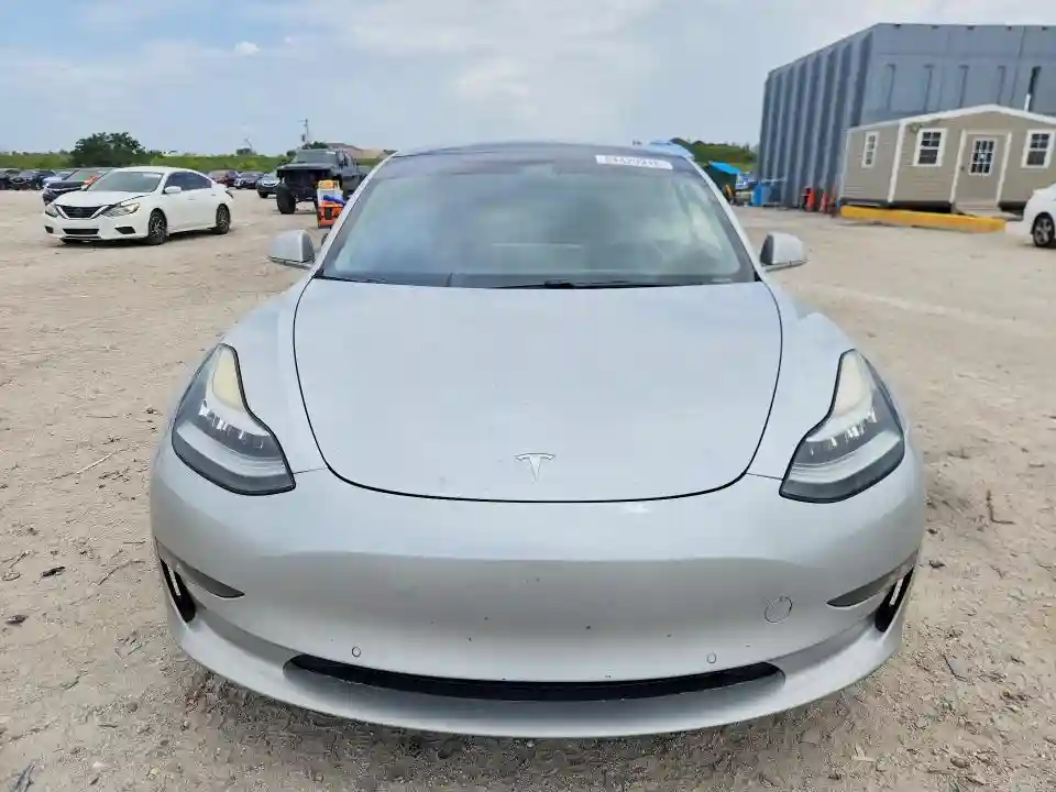 5YJ3E1EA0JF009578 2018 TESLA MODEL 3-4