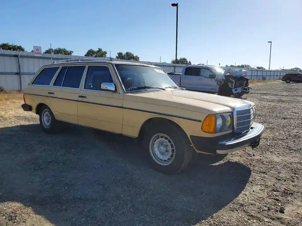 WDBAB93A5BN005481 1981 MERCEDES-BENZ 300-CLASS-3