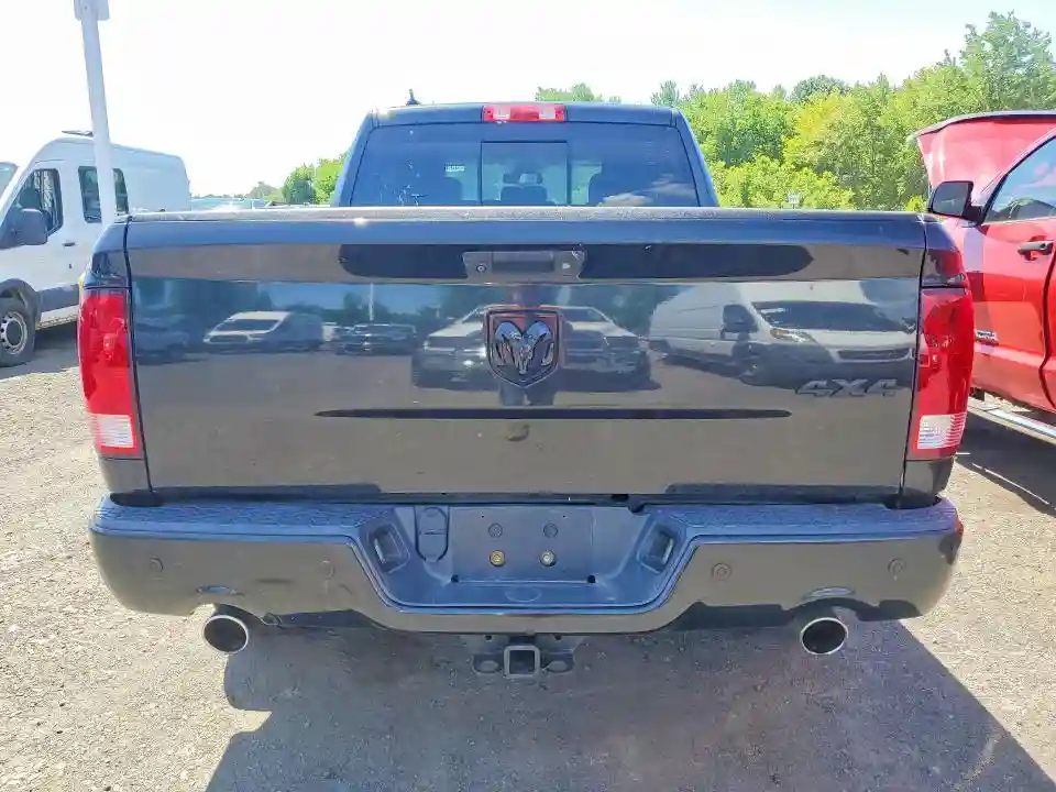 1C6RR7GT5JS138975 2018 RAM 1500-5