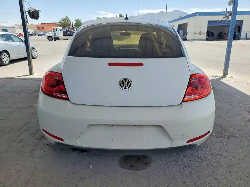 3VWJX7AT1CM638144 2012 VOLKSWAGEN BEETLE-5