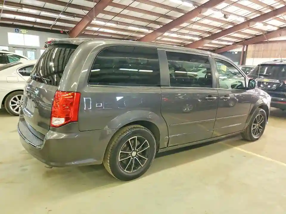 2C4RDGBG7HR562588 2017 DODGE CARAVAN-2