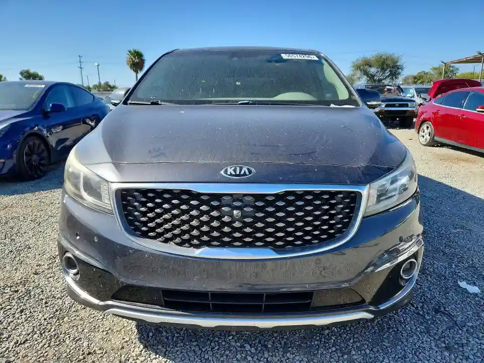KNDME5C14H6327840 2017 KIA SEDONA-4
