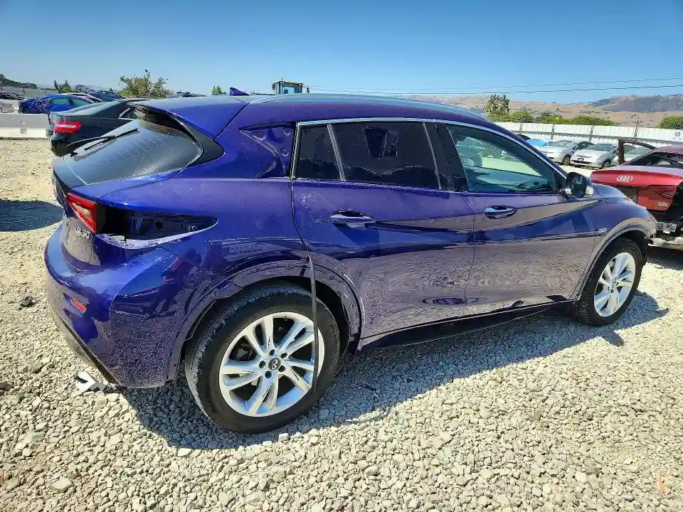 SJKCH5CP5HA031629 2017 INFINITI QX30-2