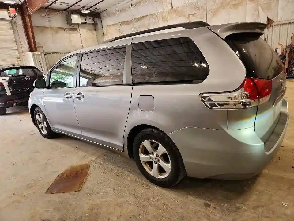 5TDKK3DC9BS036200 2011 TOYOTA SIENNA-1