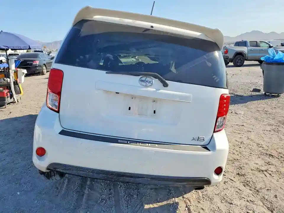 JTLZE4FE6FJ076090 2015 SCION XB-5
