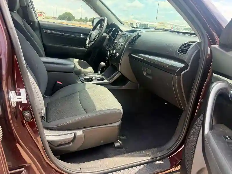 5XYKT3A68DG391838 2013 KIA SORENTO-4