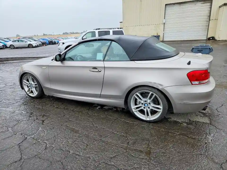 WBAUN7C53CVM26496 2012 BMW 1 SERIES-1