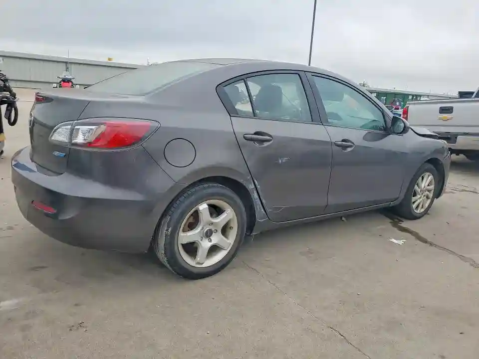 JM1BL1V71D1751555 2013 MAZDA 3-2