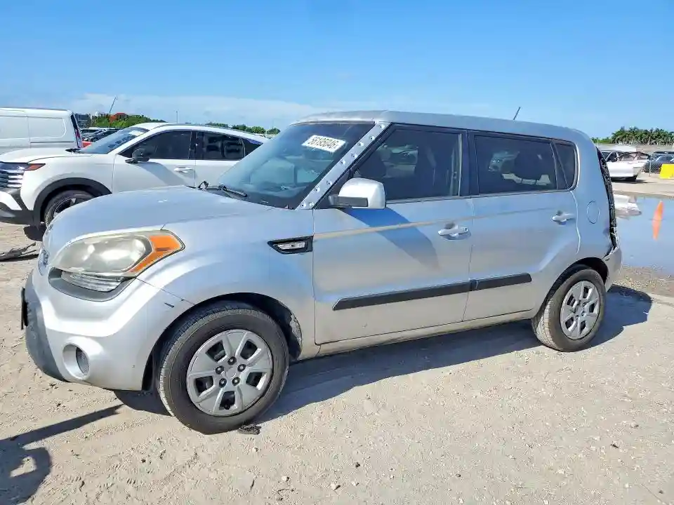 KNDJT2A53C7431428 2012 KIA SOUL BASE-0