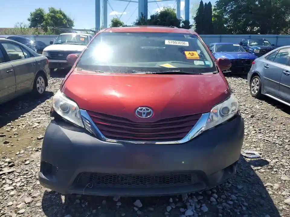 5TDKZ3DC3HS772408 2017 TOYOTA SIENNA-4