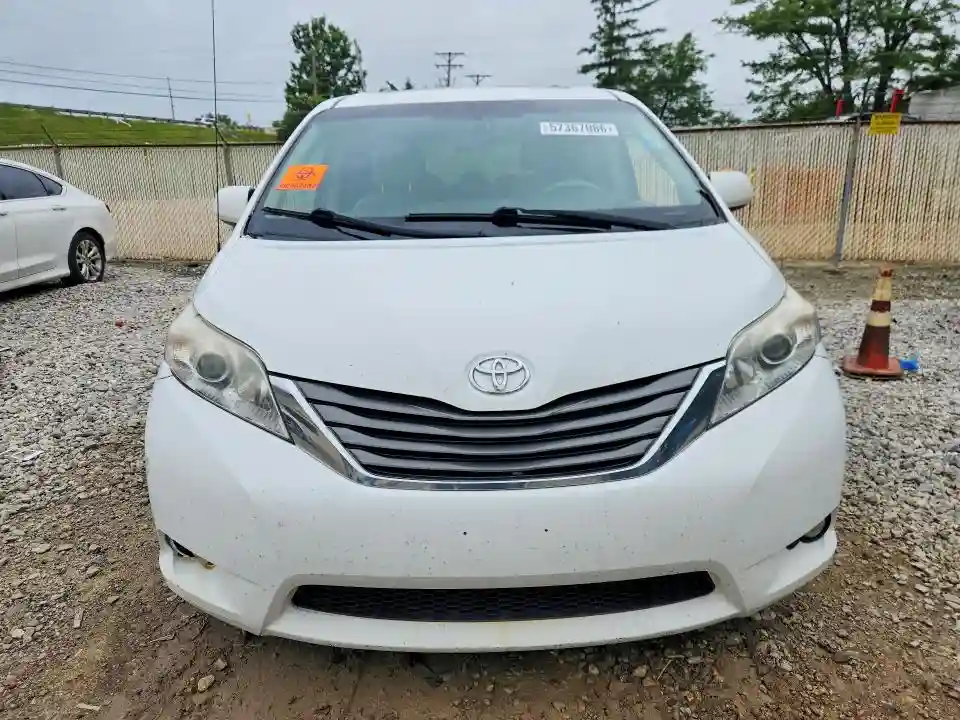 5TDYK3DC2DS382540 2013 TOYOTA SIENNA-4