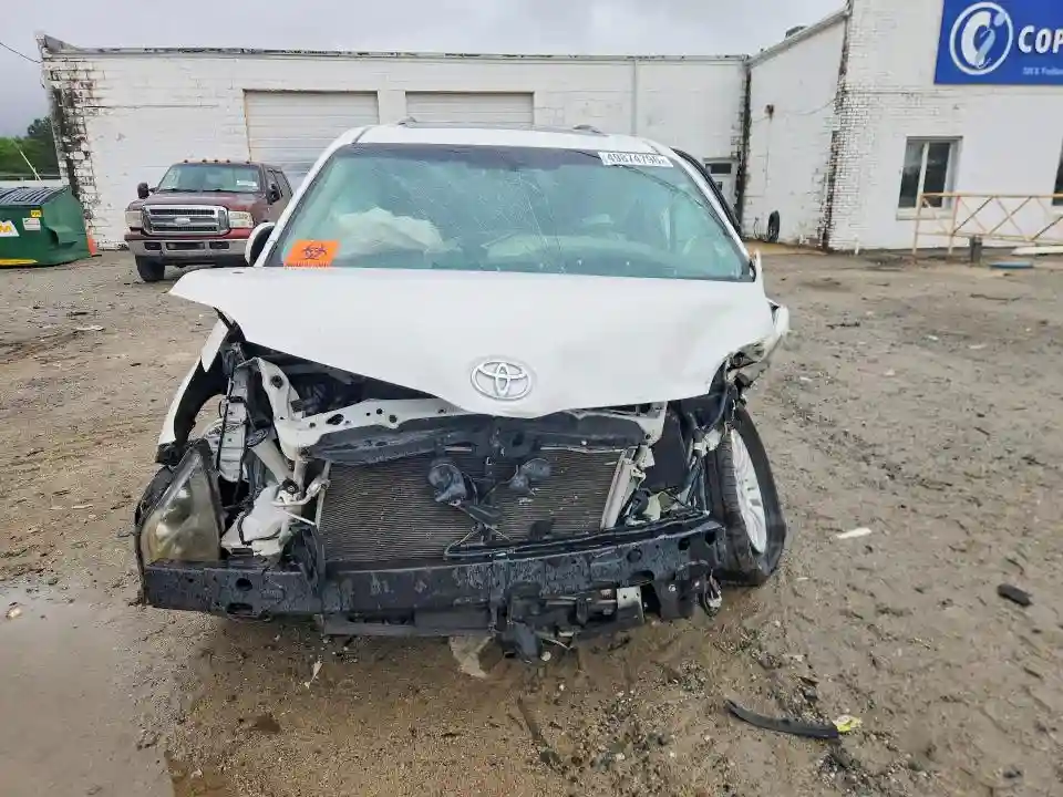 5TDYZ3DC3HS885284 2017 TOYOTA SIENNA-4