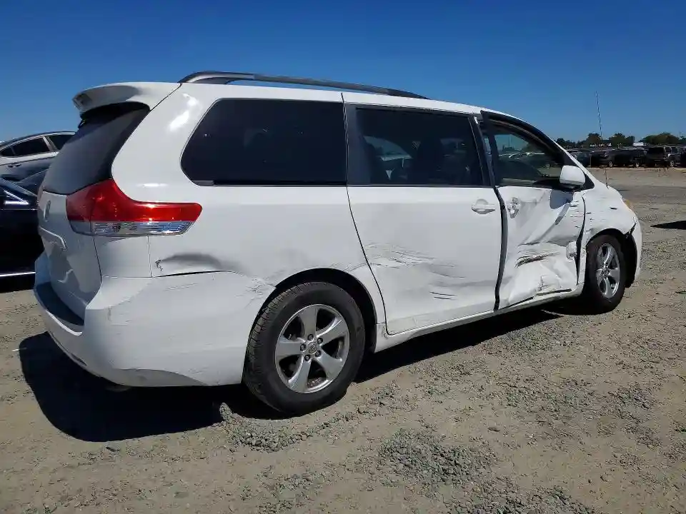 5TDKK3DC1ES407371 2014 TOYOTA SIENNA-2