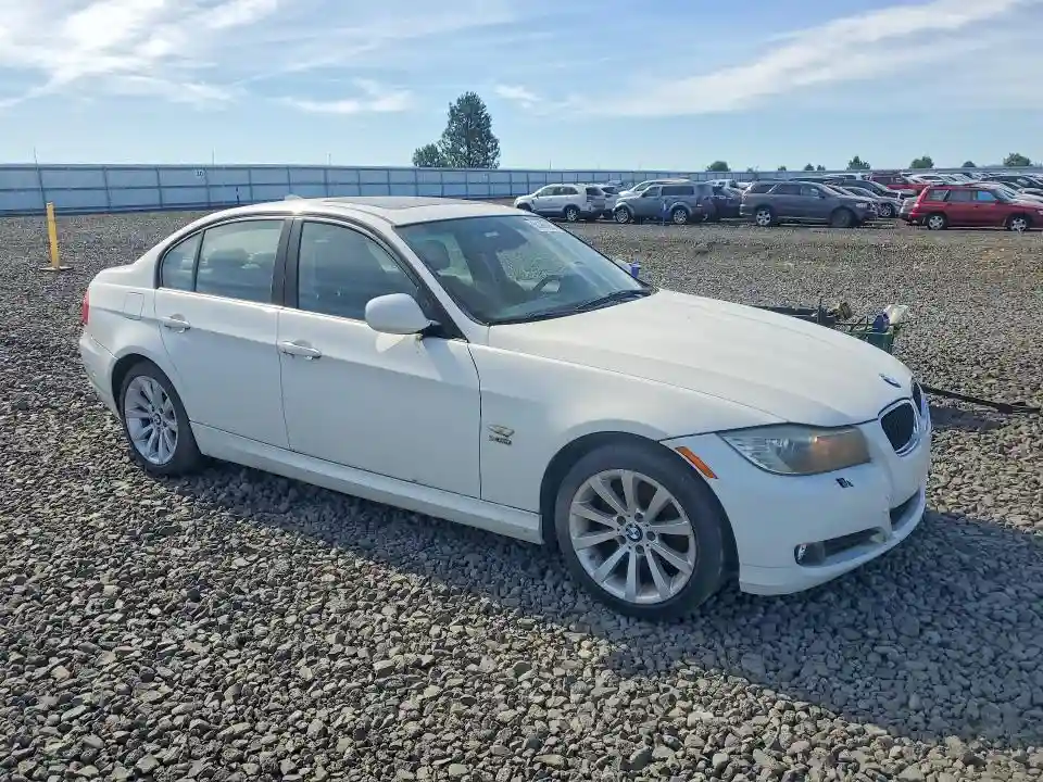WBAPK5G59BNN24385 2011 BMW 3 SERIES-3