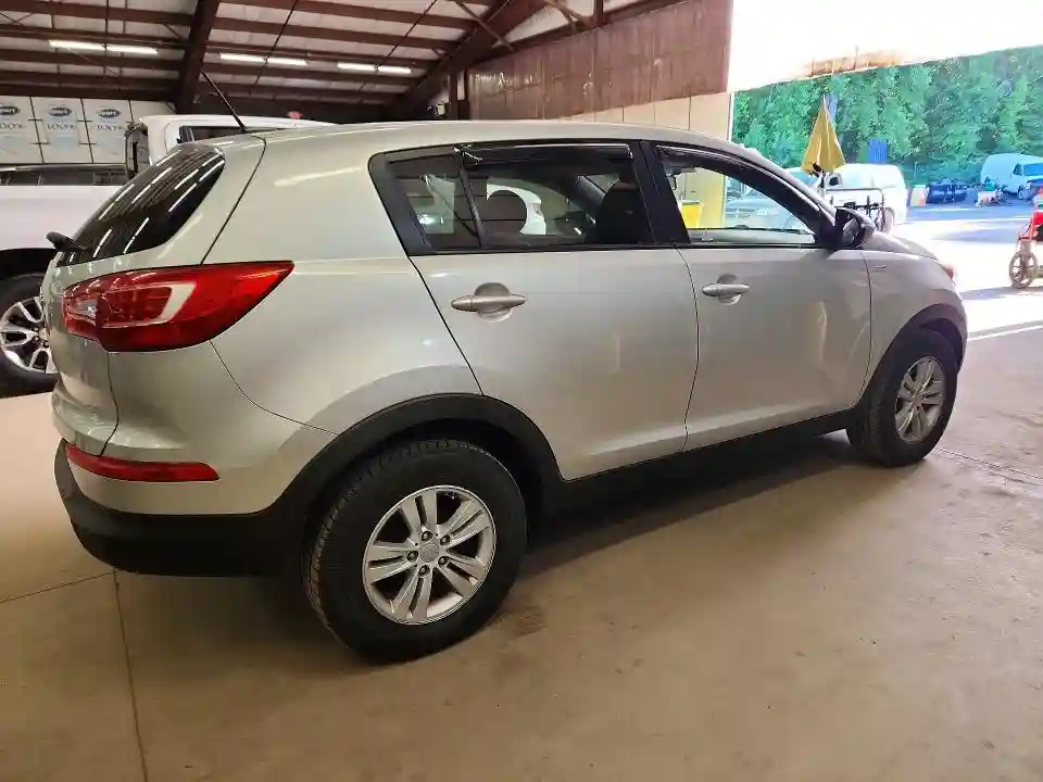 KNDPBCA2XB7095395 2011 KIA SPORTAGE-2