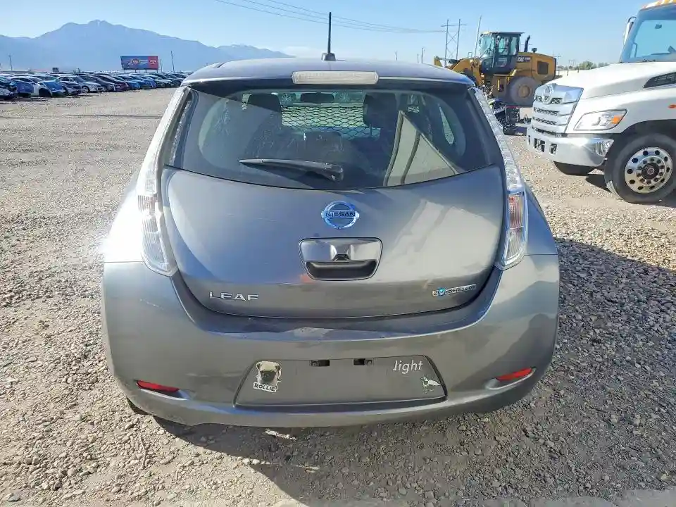 1N4AZ0CP6FC311853 2015 NISSAN LEAF-5