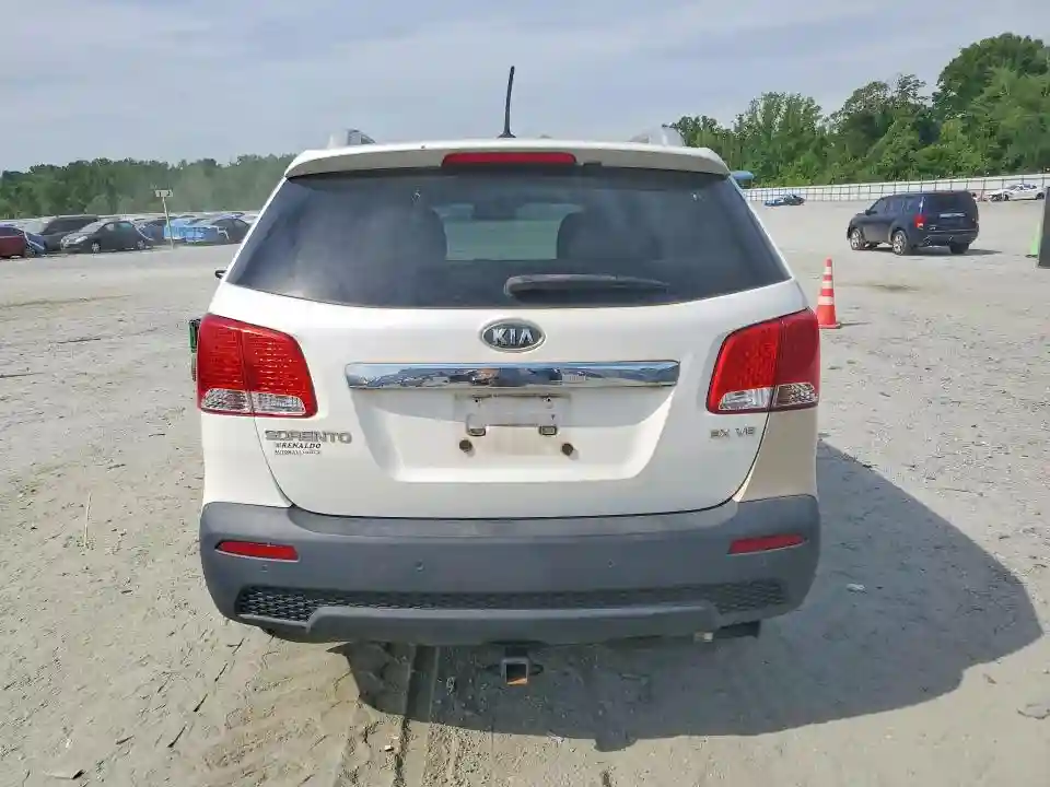 5XYKU4A24BG088665 2011 KIA SORENTO-5