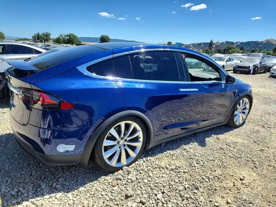 5YJXCBE28MF322520 2021 TESLA MODEL X-2