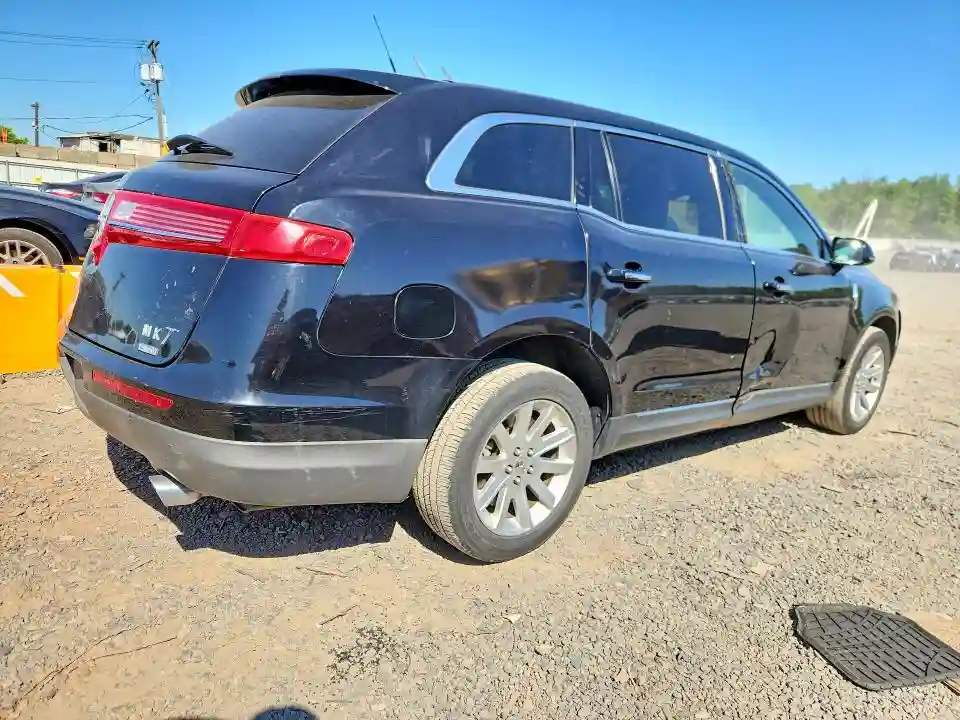 2LMHJ5NK4KBL02531 2019 LINCOLN MKT-2