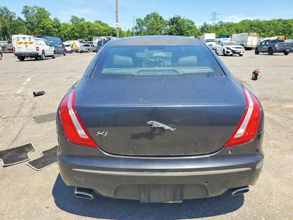 SAJWA1CB3BLV08217 2011 JAGUAR XJ-5