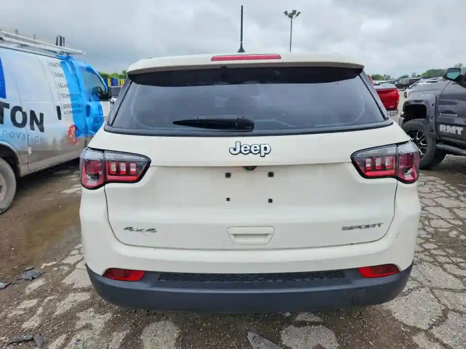 3C4NJDAB9JT308170 2018 JEEP COMPASS-5