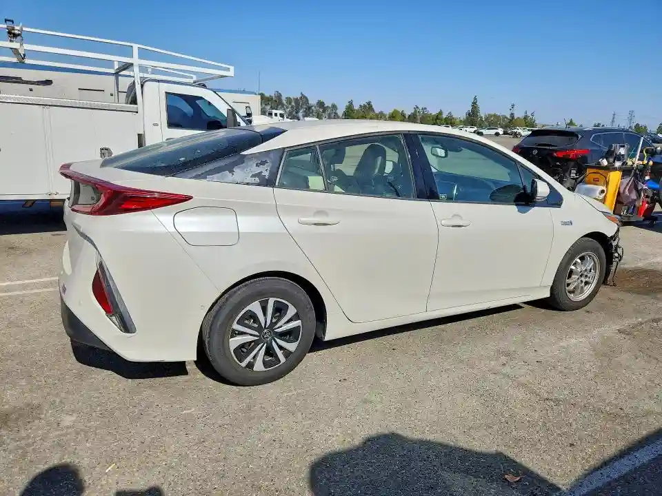 JTDKARFP2K3105803 2019 TOYOTA PRIUS-2