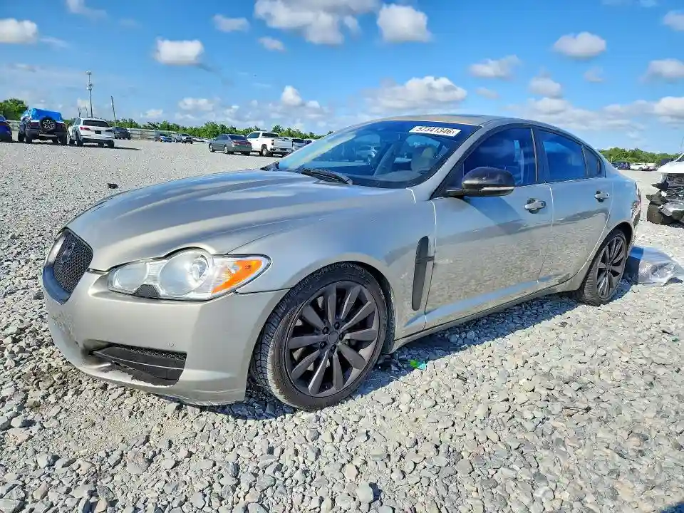 SAJWA0GB8BLS18379 2011 JAGUAR XF-0