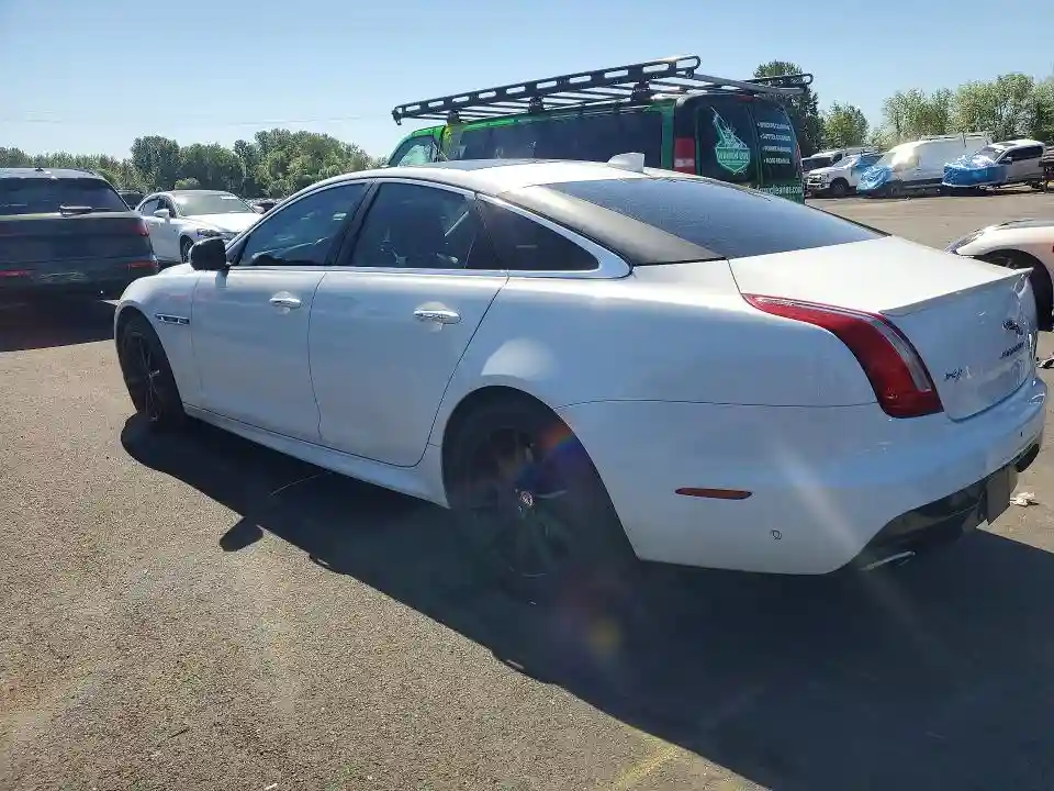 SAJWJ1CD2K8W19572 2019 JAGUAR XJ-1