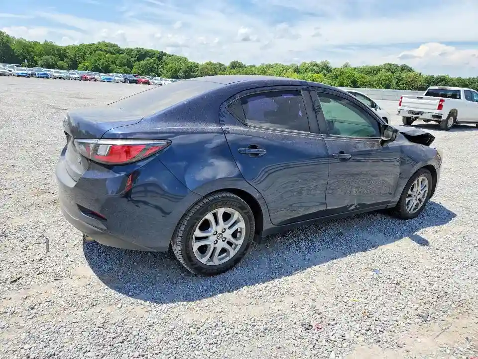 3MYDLBYV9JY300438 2018 TOYOTA YARIS-2