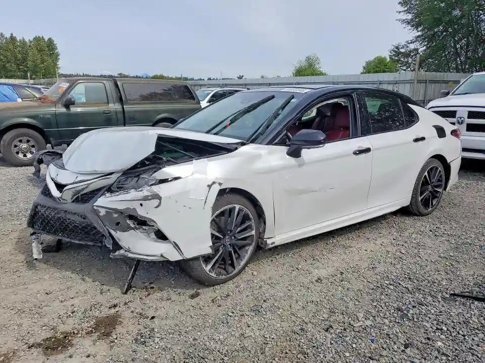 4T1B61HK0JU073183 2018 TOYOTA CAMRY-0