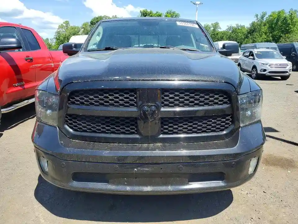 1C6RR7GT5JS138975 2018 RAM 1500-4