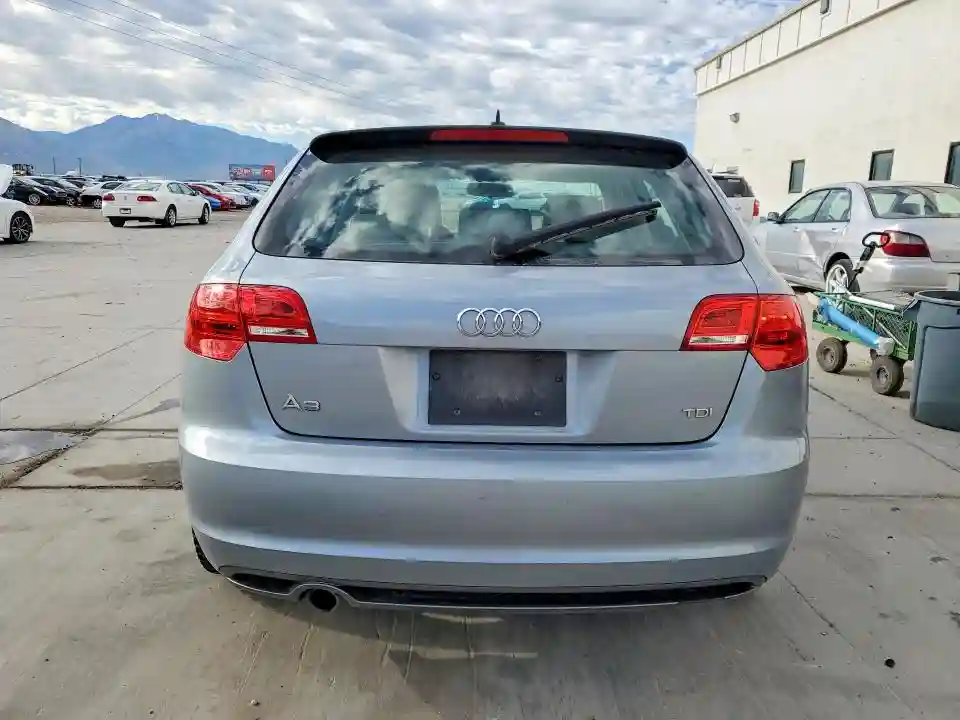 WAUKJBFM6BA124313 2011 AUDI A3-5