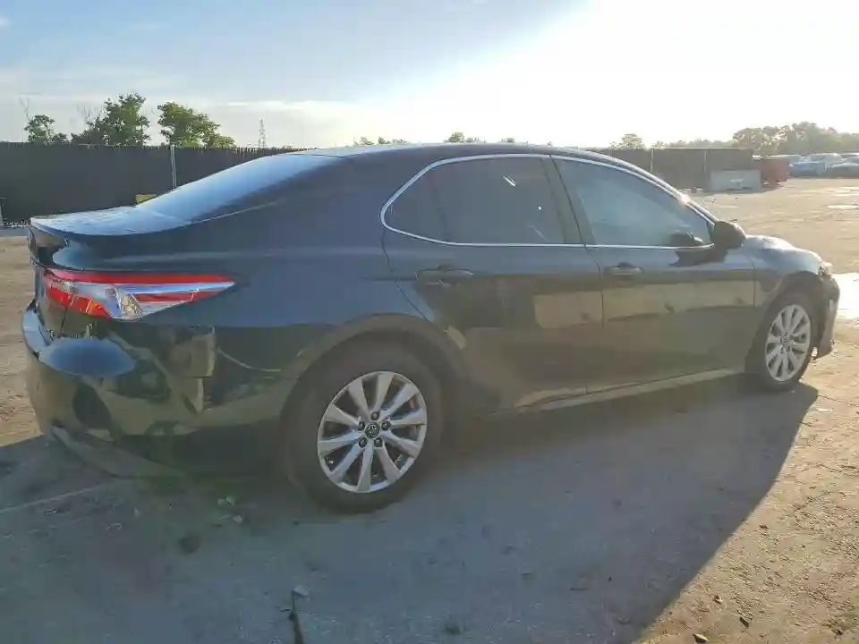4T1B11HKXJU599058 2018 TOYOTA CAMRY-2