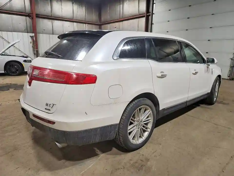 2LMHJ5AT2DBL57058 2013 LINCOLN MKT-2