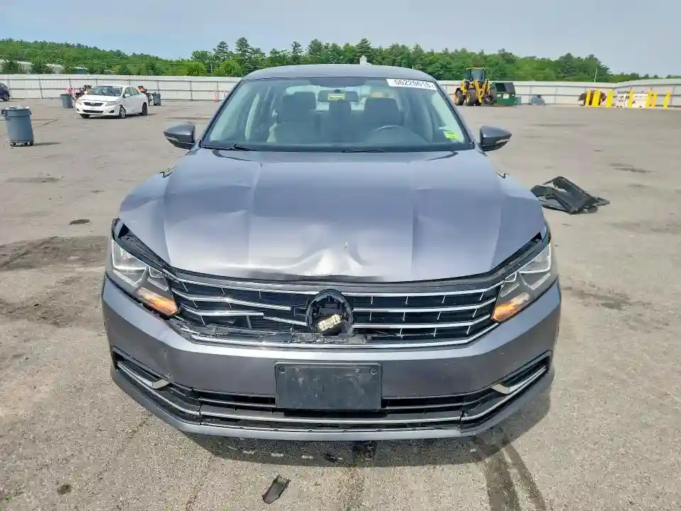 1VWAT7A37HC006379 2017 VOLKSWAGEN PASSAT-4