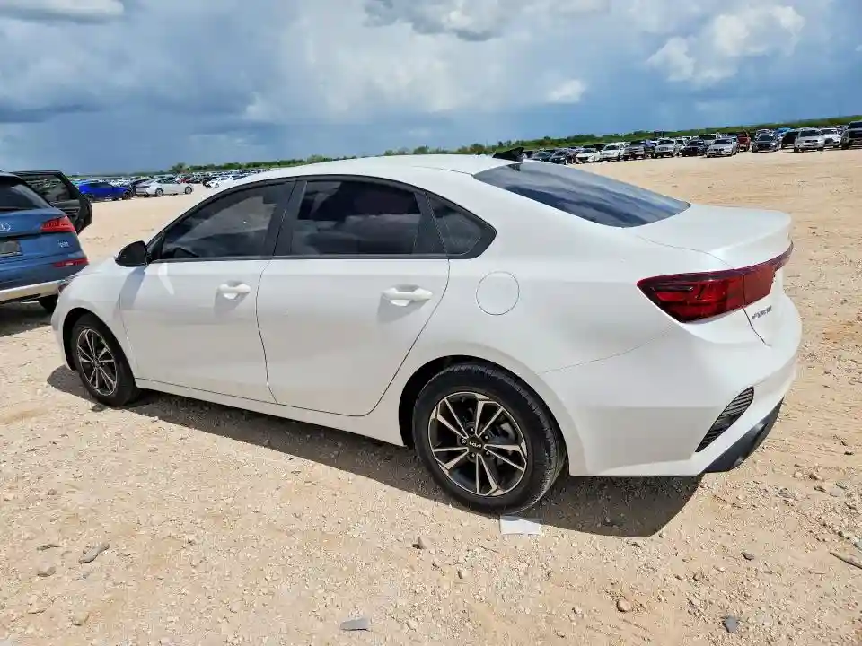 3KPF24AD1PE688220 2023 KIA FORTE-1