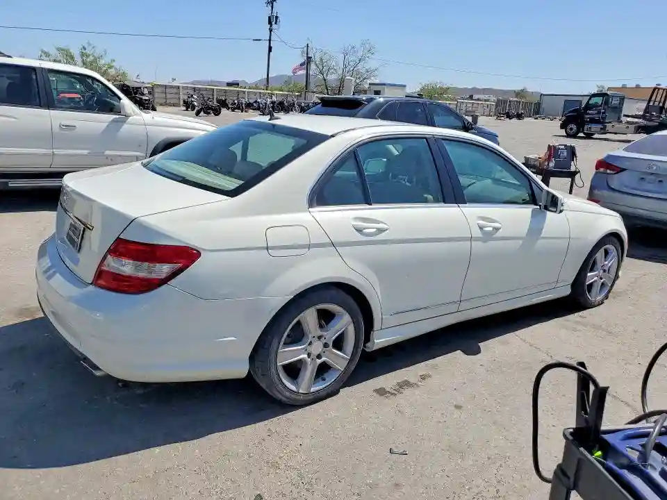 WDDGF5EB7BA526617 2011 MERCEDES-BENZ C-CLASS-2