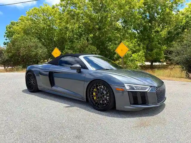 WUAVACFX5H7903940 2017 AUDI R8-0